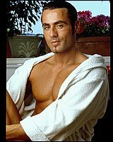 muscular-hunk-01.jpg